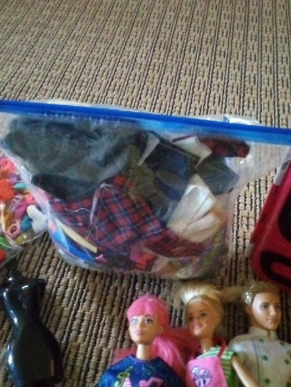 Barbie Travel Carry Case and Assorted Dolls - Pink and White
